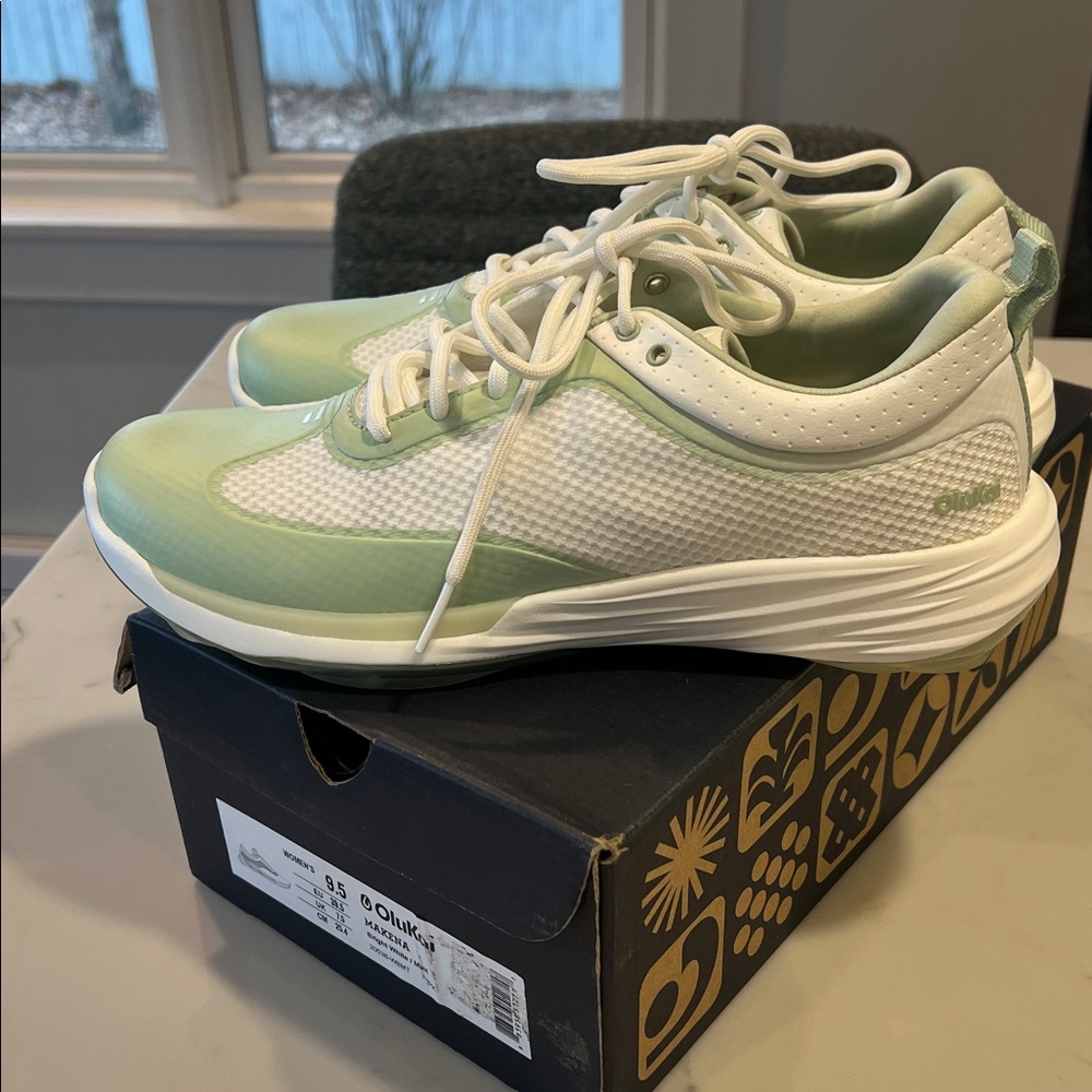 Olukai Makena Women's Makena Golf Shoes in Size 9.5